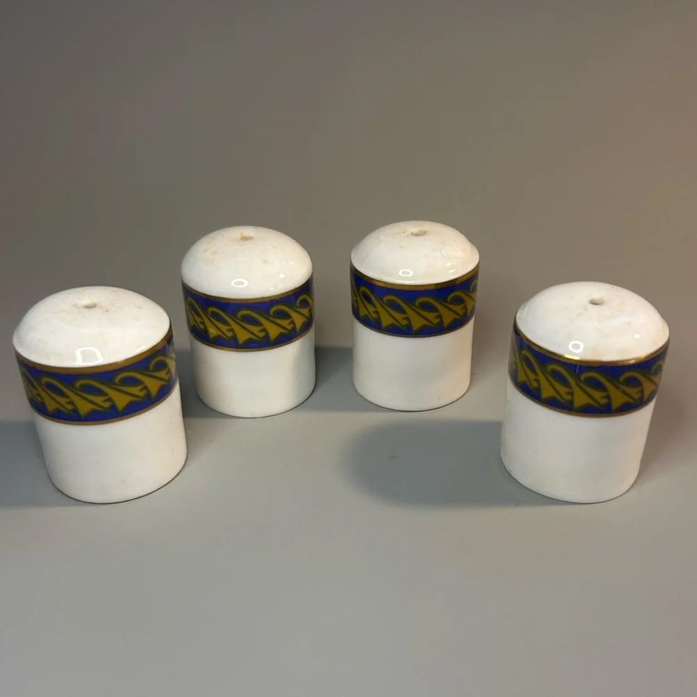 Lot of 4 Royal Doulton Pepper Mini‎ Shakers Set England Bone China w/ Stoppers